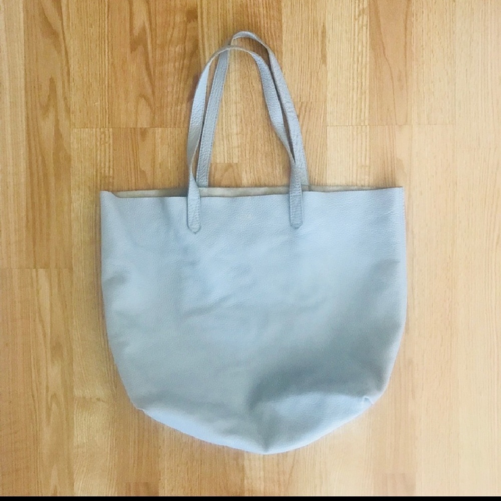 Cuyana classic tote